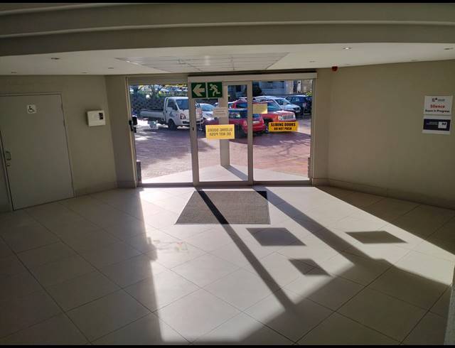 422M² BUSINESS CENTRE TO LET IN ROSENPARK